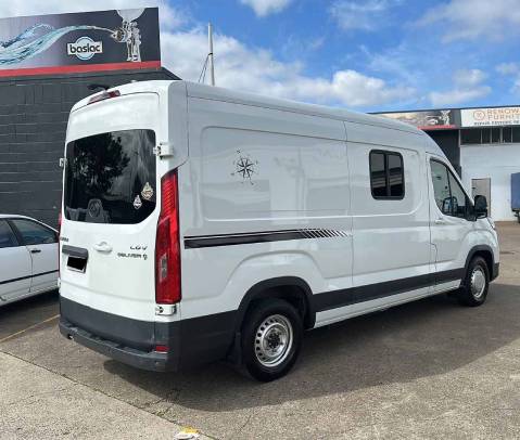 van-accident-handover-gal-2